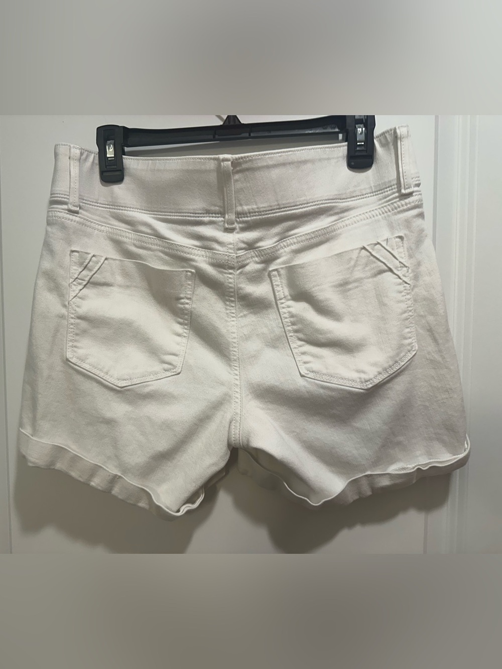 Apt. 9 White Cuffed Stretch Shorts Size 12 | Comfort Waist | Mid Rise